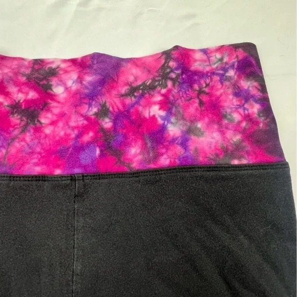 Victoria’s Secret - Yoga Pants Capris - Black and Purple - Size Unknown (Med?) - Picture 6 of 11